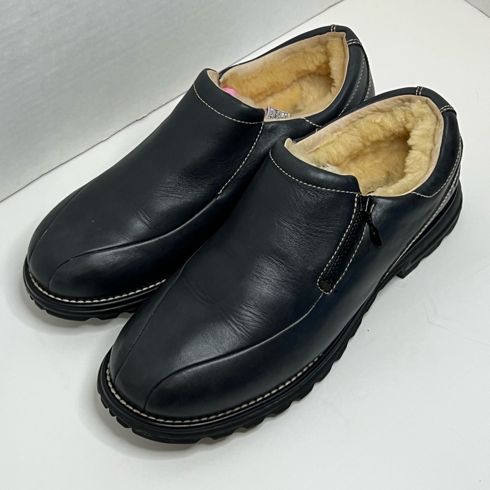 WOMEN’S UGG BLACK ZIP SLIP ON CLOG